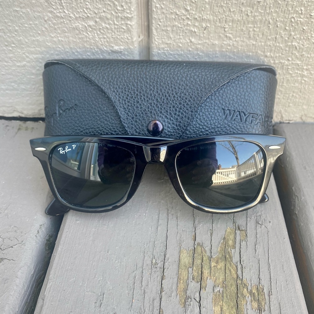 Ray Ban Wayfarer Polarized Sunglasses Black M